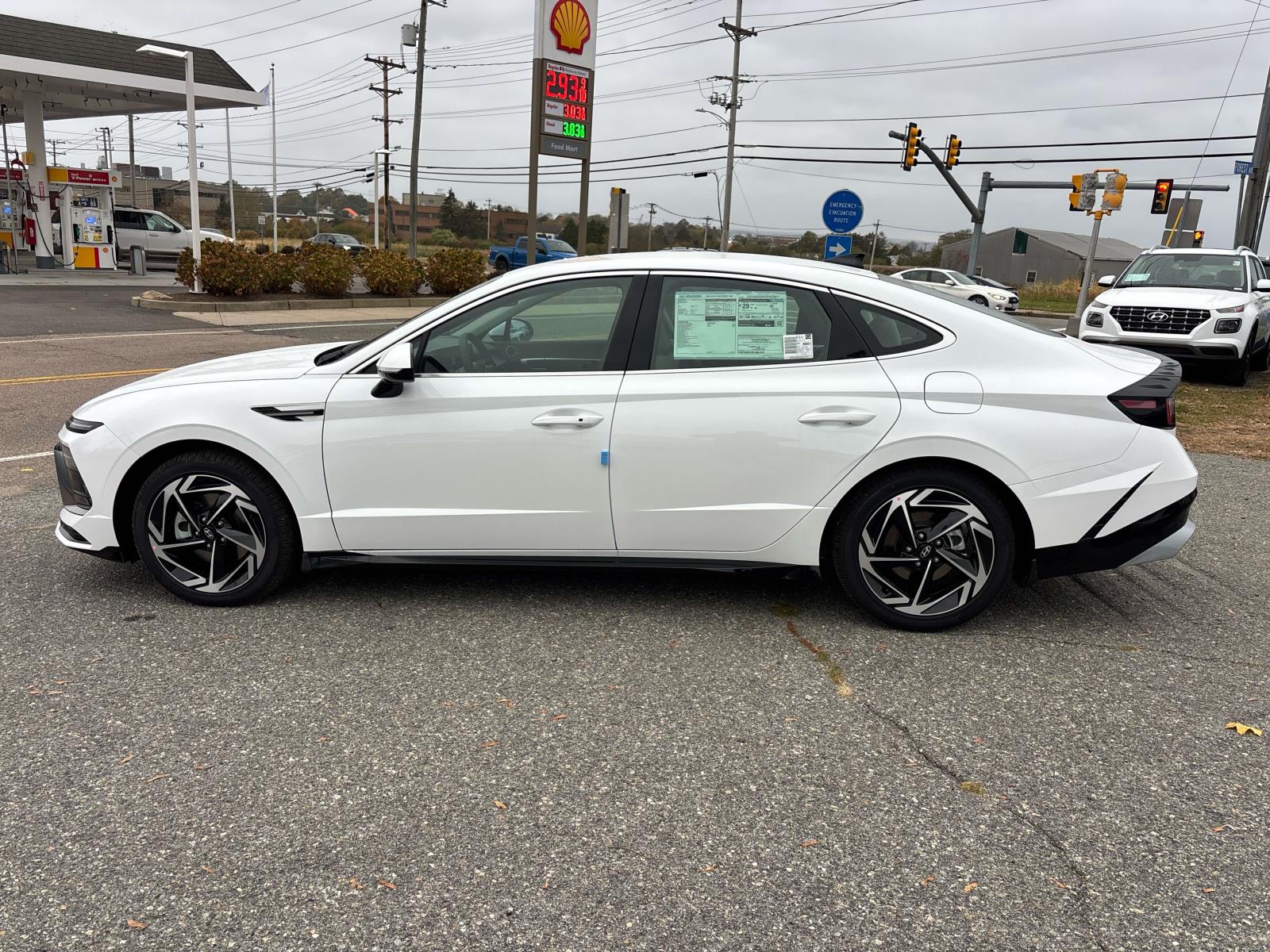 2026 Hyundai Sonata SEL Sport photo 2