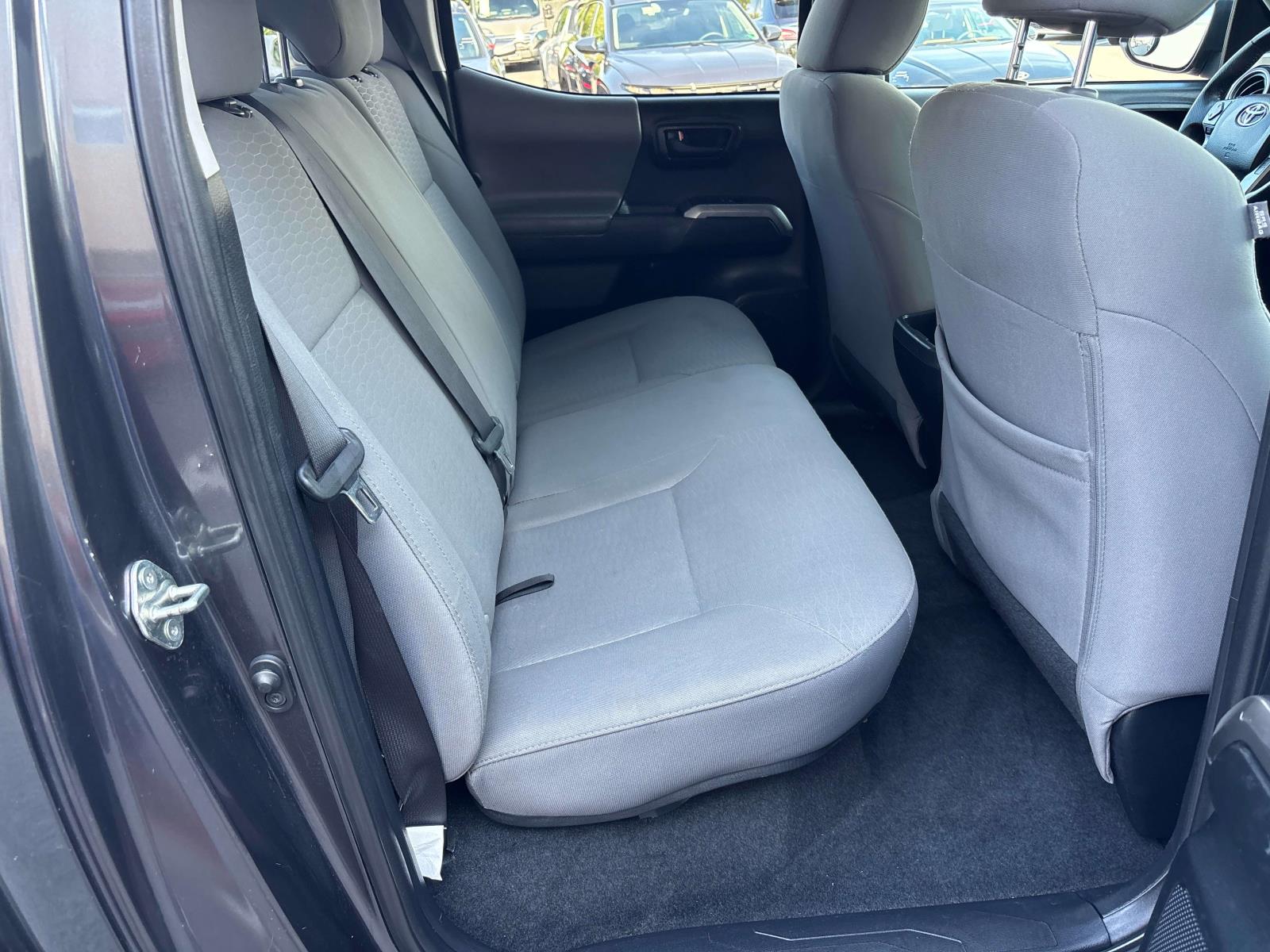 2018 Toyota Tacoma SR5 - Photo 13