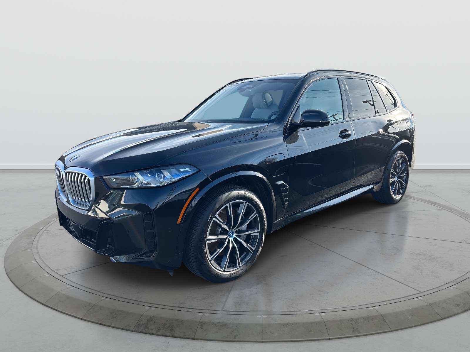 2025 BMW X5 50e's photo