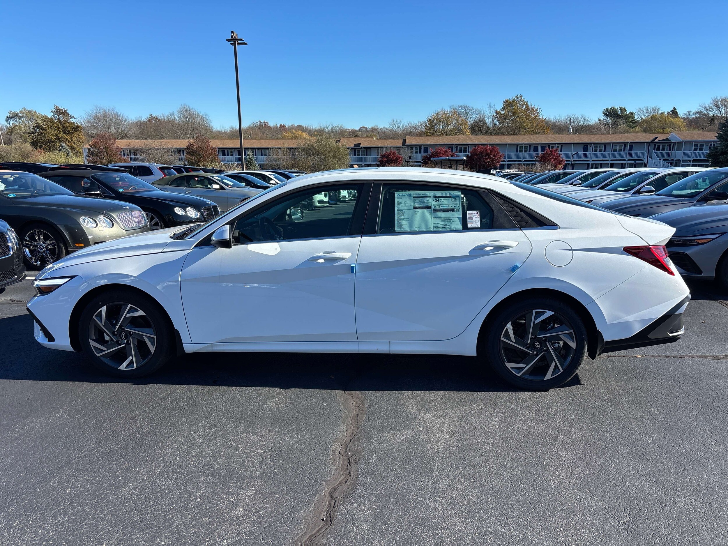 2025 Hyundai Elantra Limited photo 2