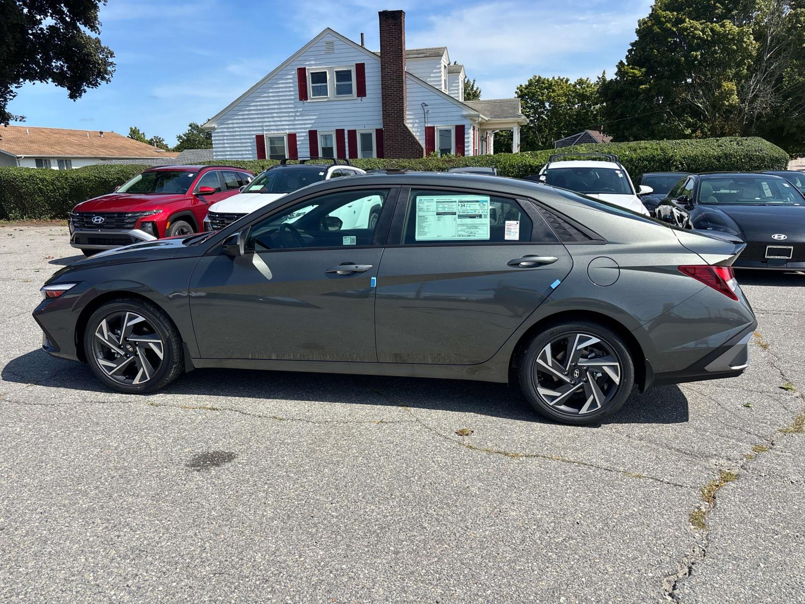2025 Hyundai Elantra SEL Sport photo 2