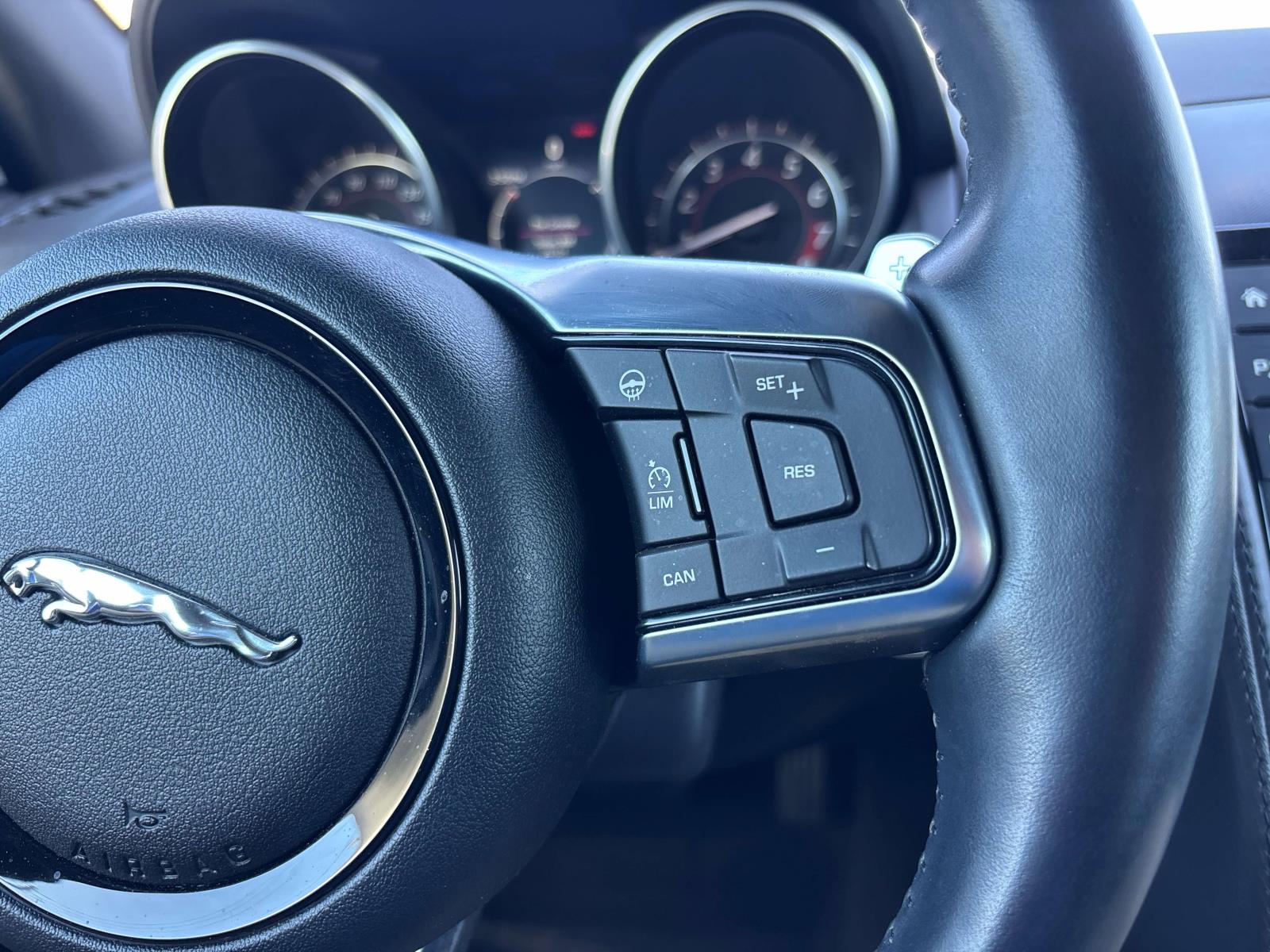 2018 Jaguar F-TYPE R-Dynamic - Photo 18