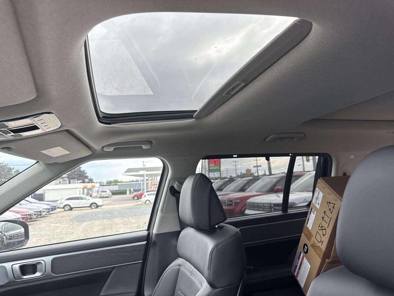 2025 Hyundai Santa Fe Limited - Photo 7