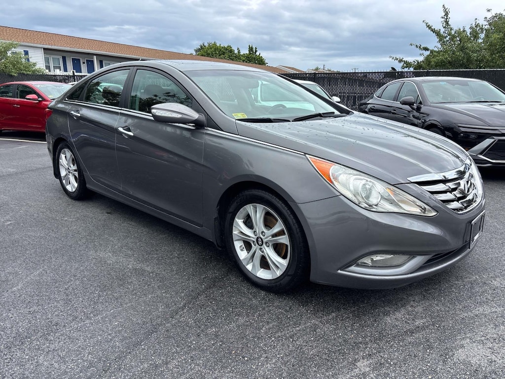 Used 2011 Hyundai Sonata Limited w/Wine Interior/PZEV Sedan