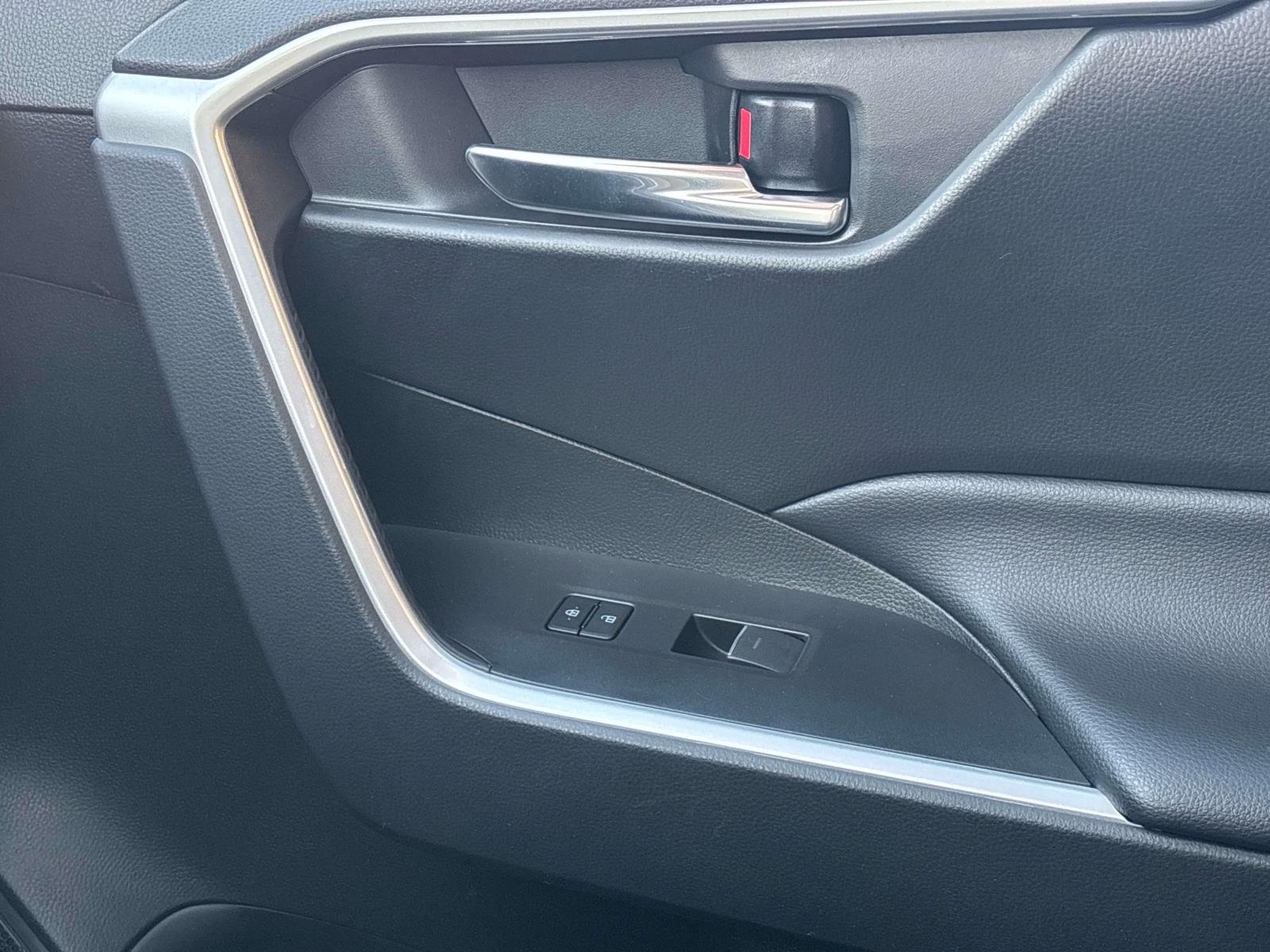 2022 Toyota RAV4 XLE - Photo 27