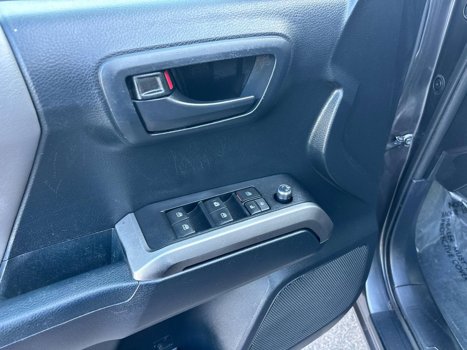 2018 Toyota Tacoma SR5 - Photo 17