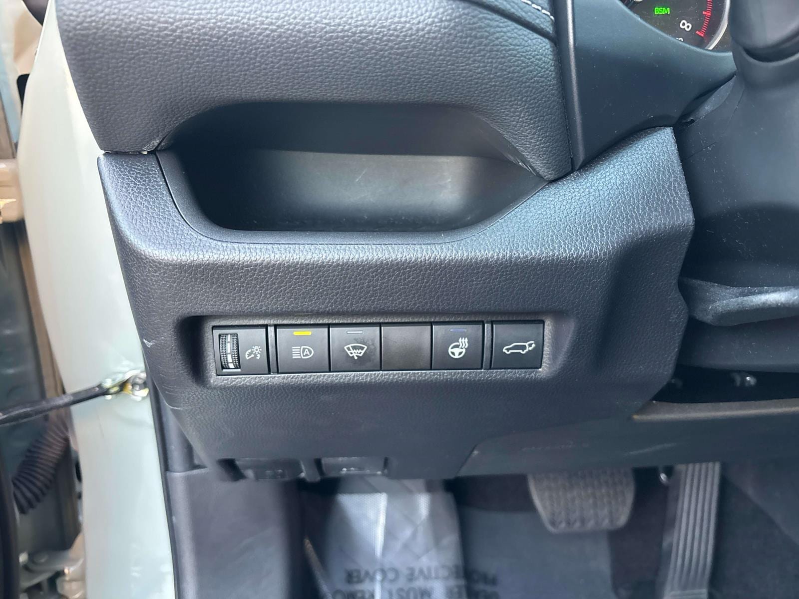 2022 Toyota RAV4 XLE - Photo 15