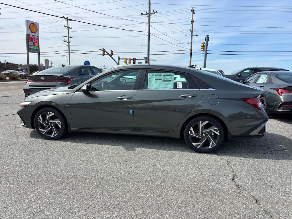 New 2026 Hyundai Elantra Hybrid Limited Car