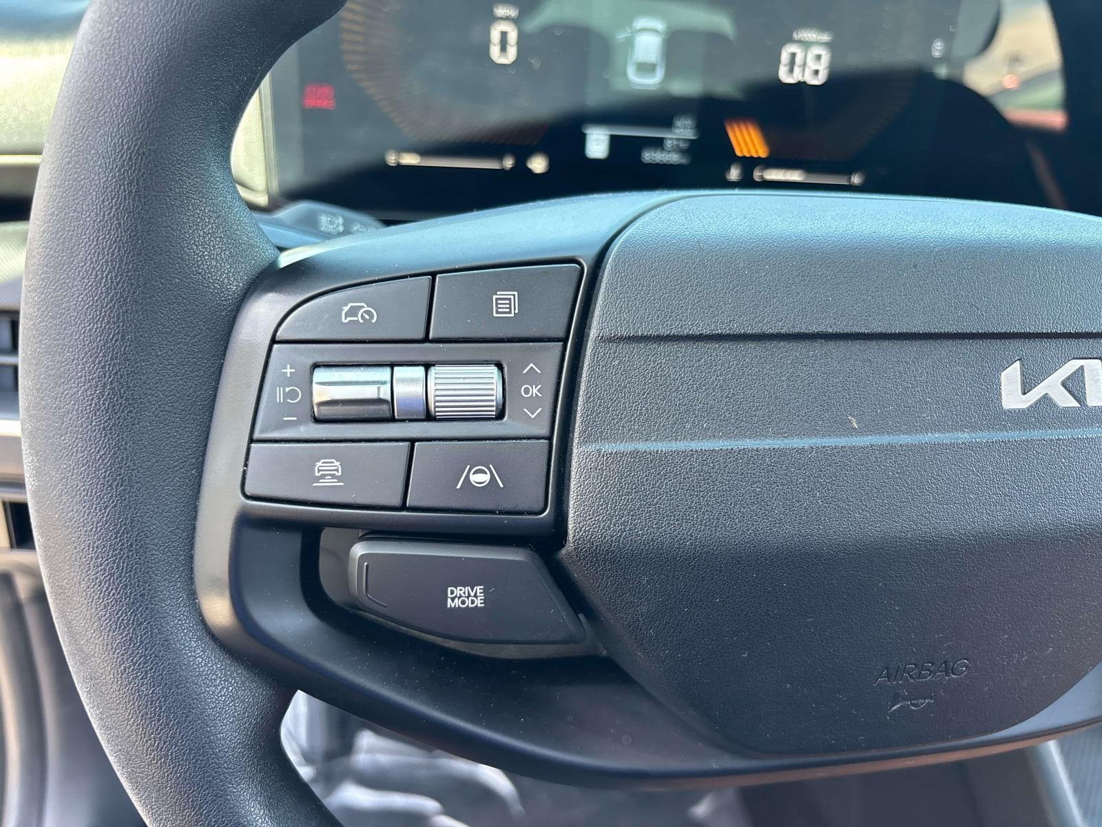 2025 Kia K4 LXS - Photo 17