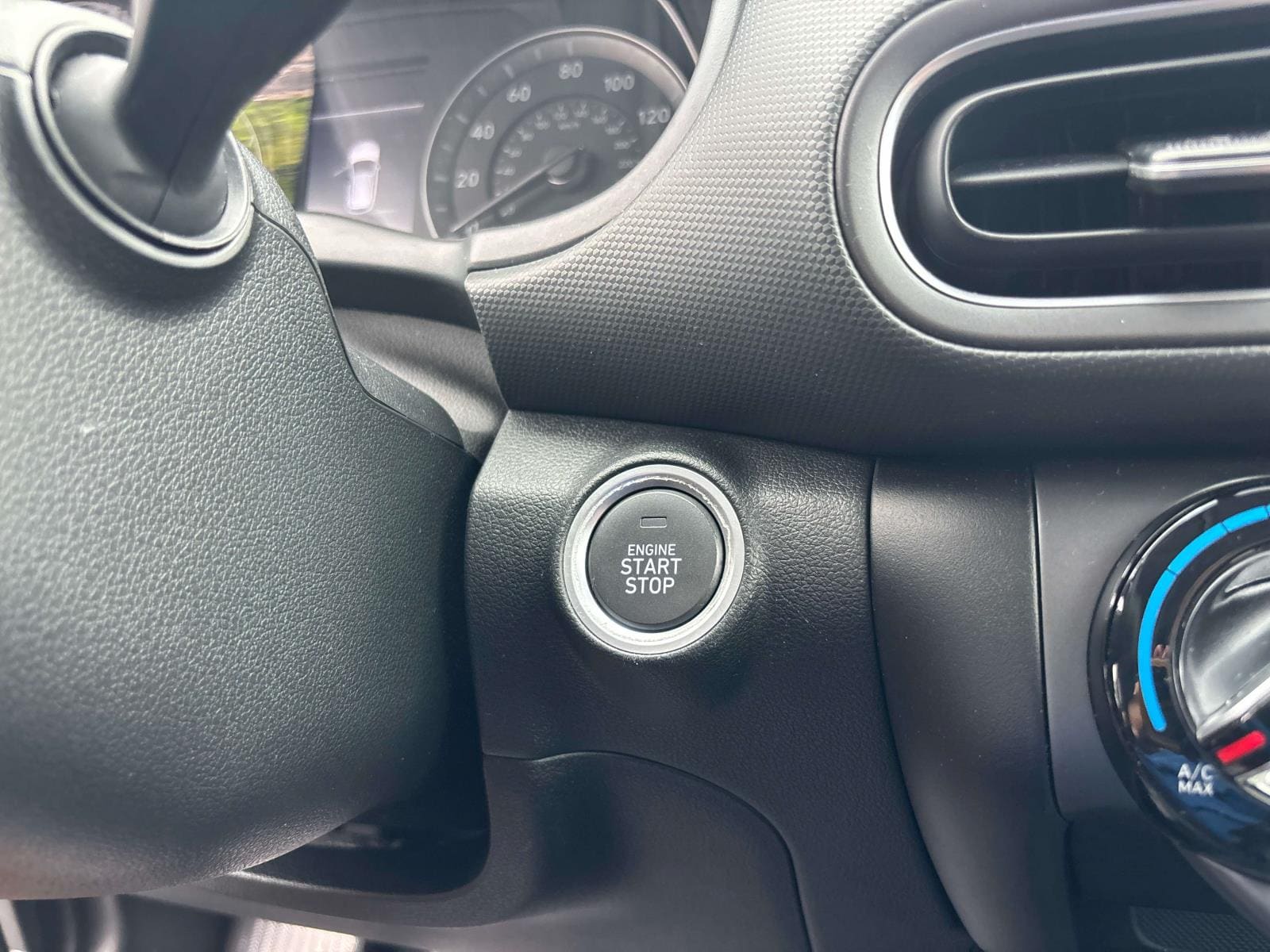 2023 Hyundai Kona SEL - Photo 25