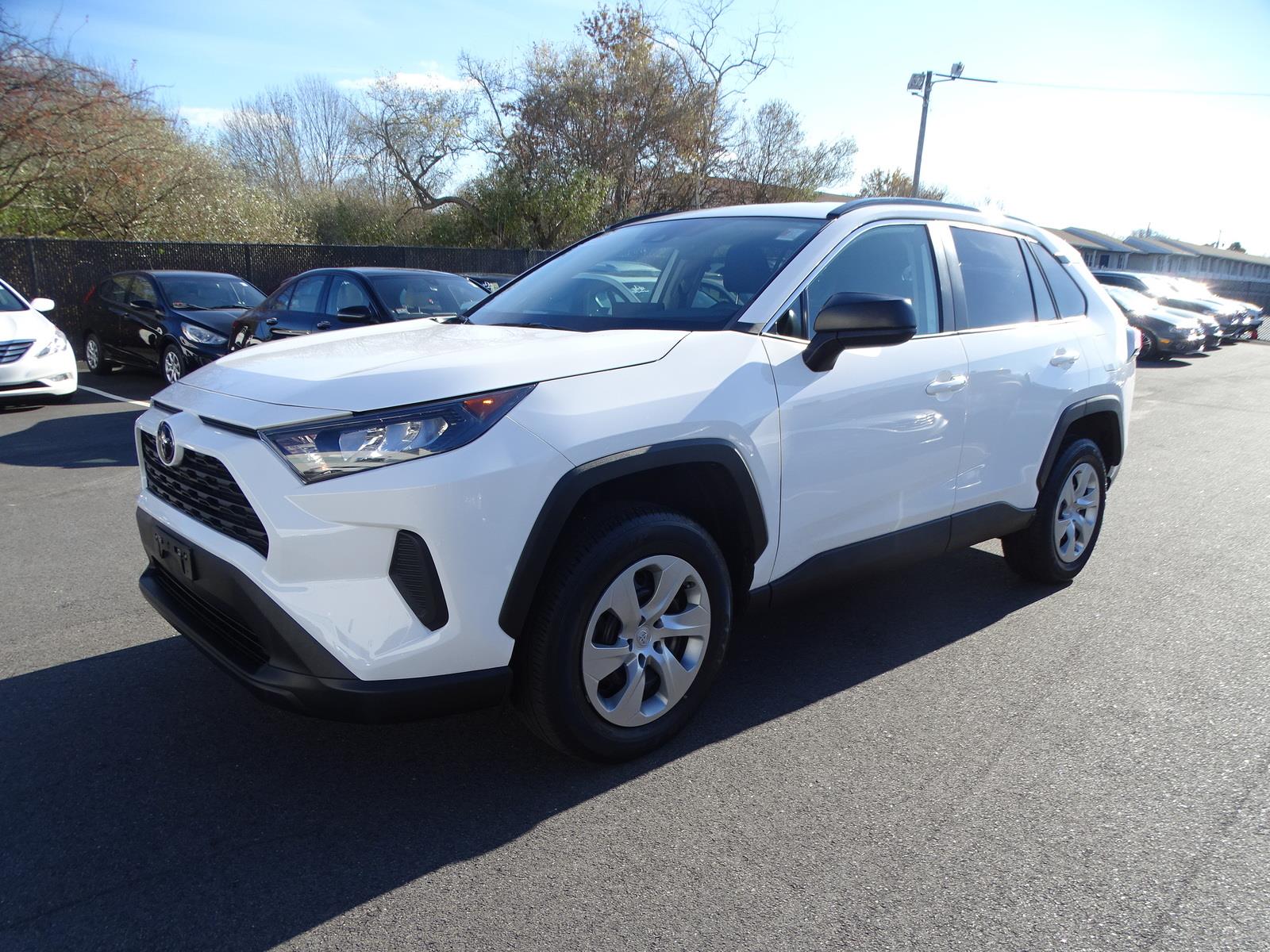 2021 Toyota RAV4 LE photo 2
