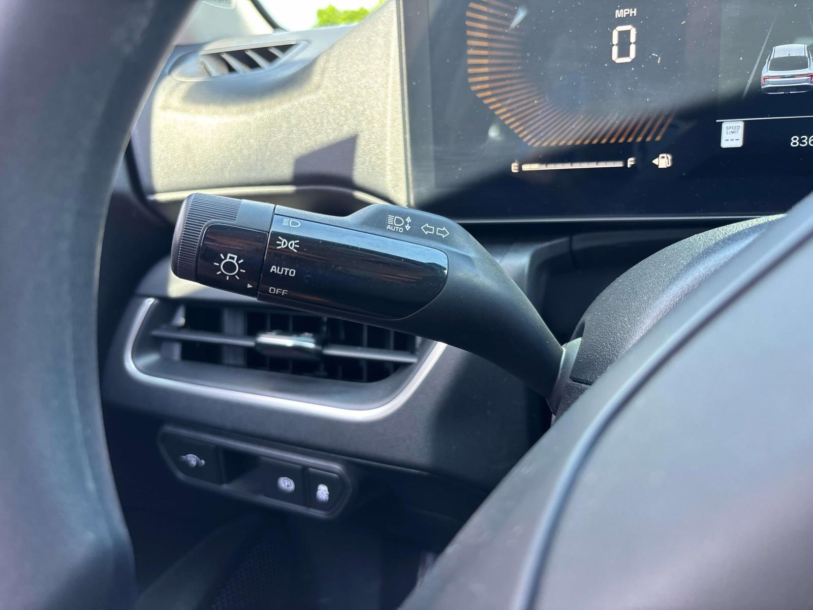 2025 Kia K4 LXS - Photo 25