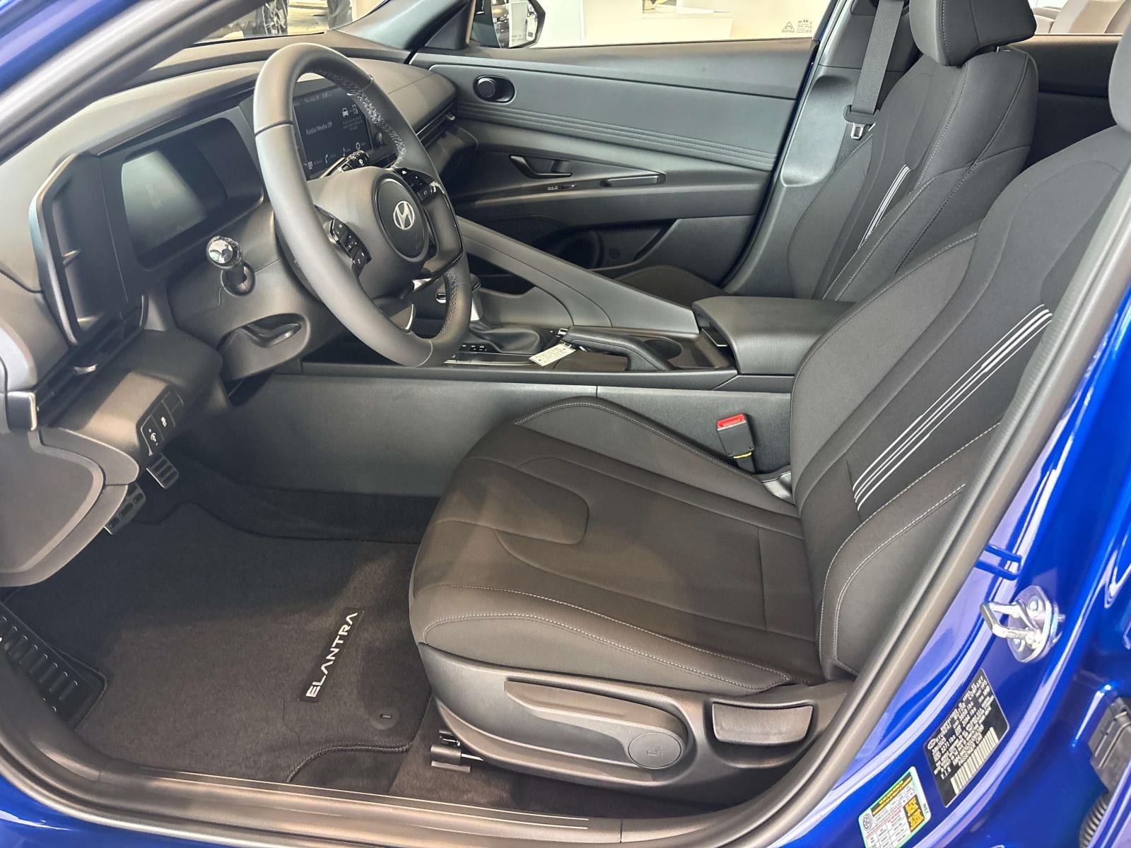 2025 Hyundai Elantra SEL - Photo 4