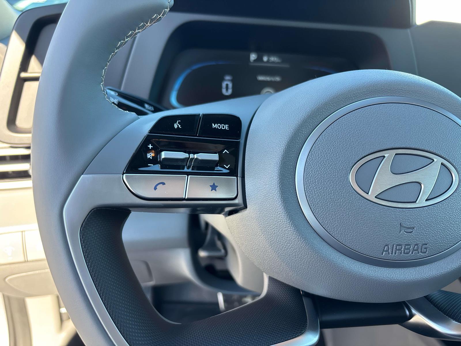 2025 Hyundai Elantra SEL - Photo 14