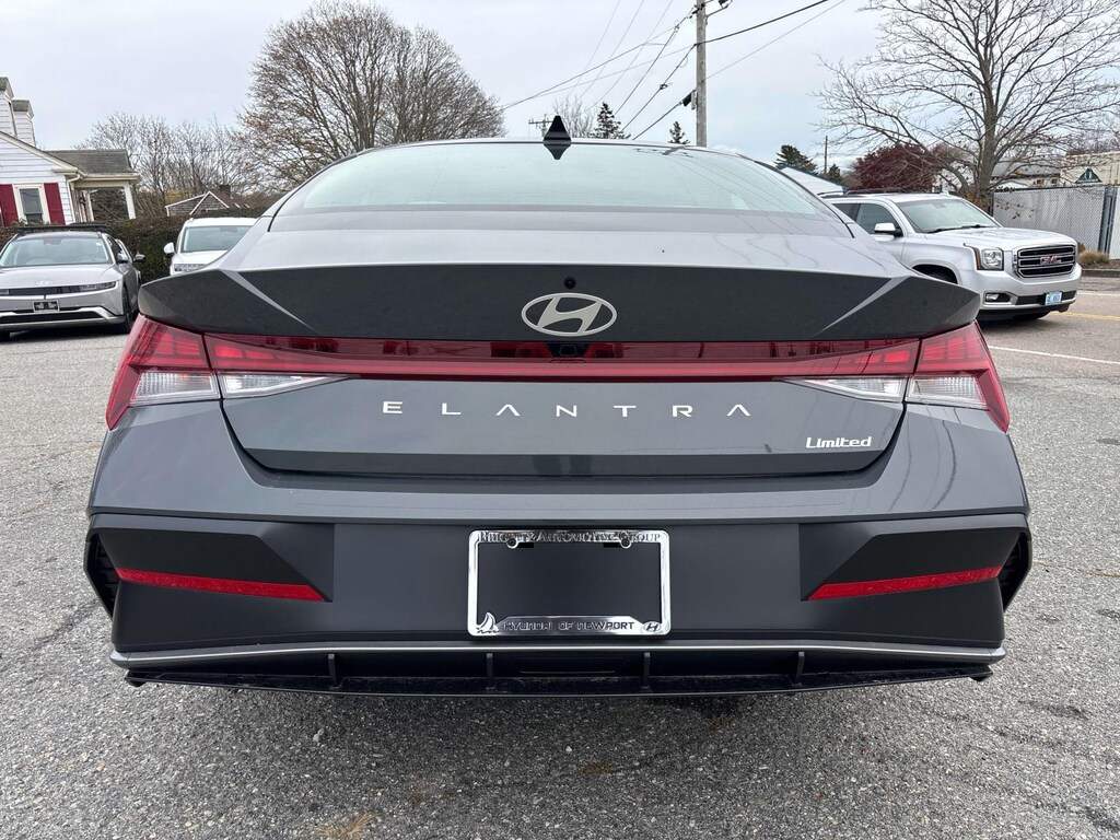 New 2025 Hyundai Elantra Limited Car