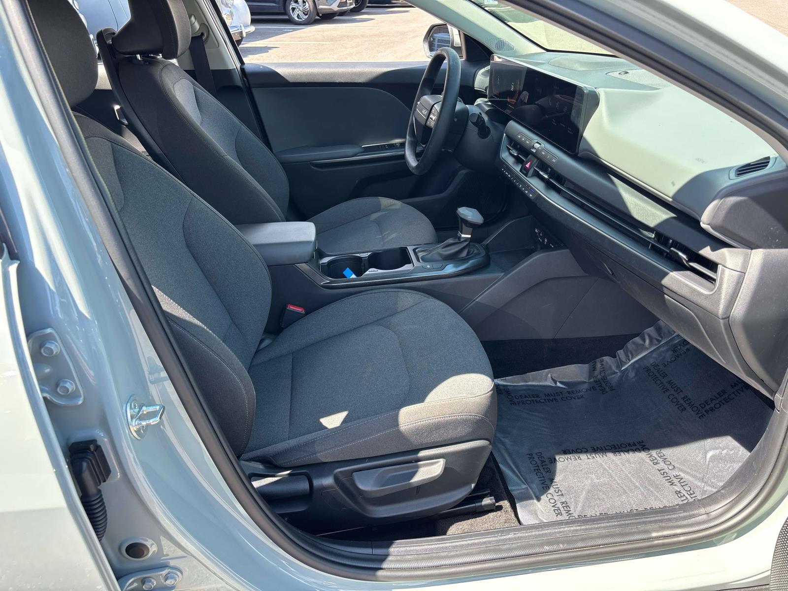 2025 Kia K4 LXS - Photo 15
