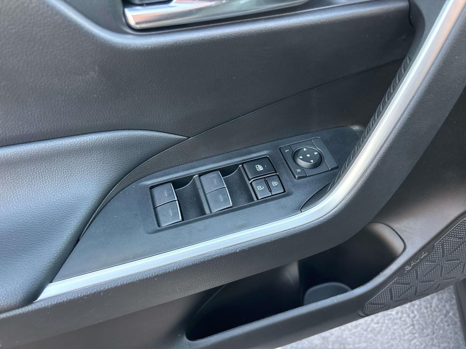 2022 Toyota RAV4 XLE - Photo 14