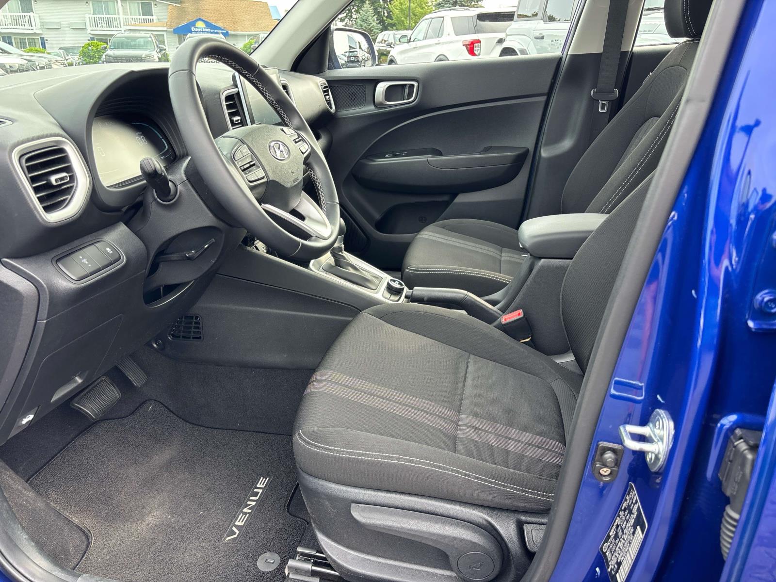 2023 Hyundai Venue SEL - Photo 10