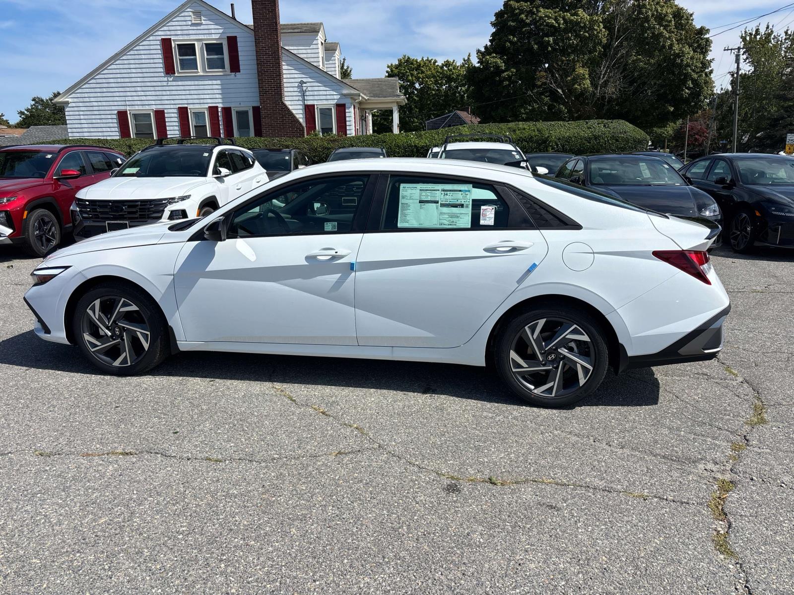 2025 Hyundai Elantra SEL Sport photo 2