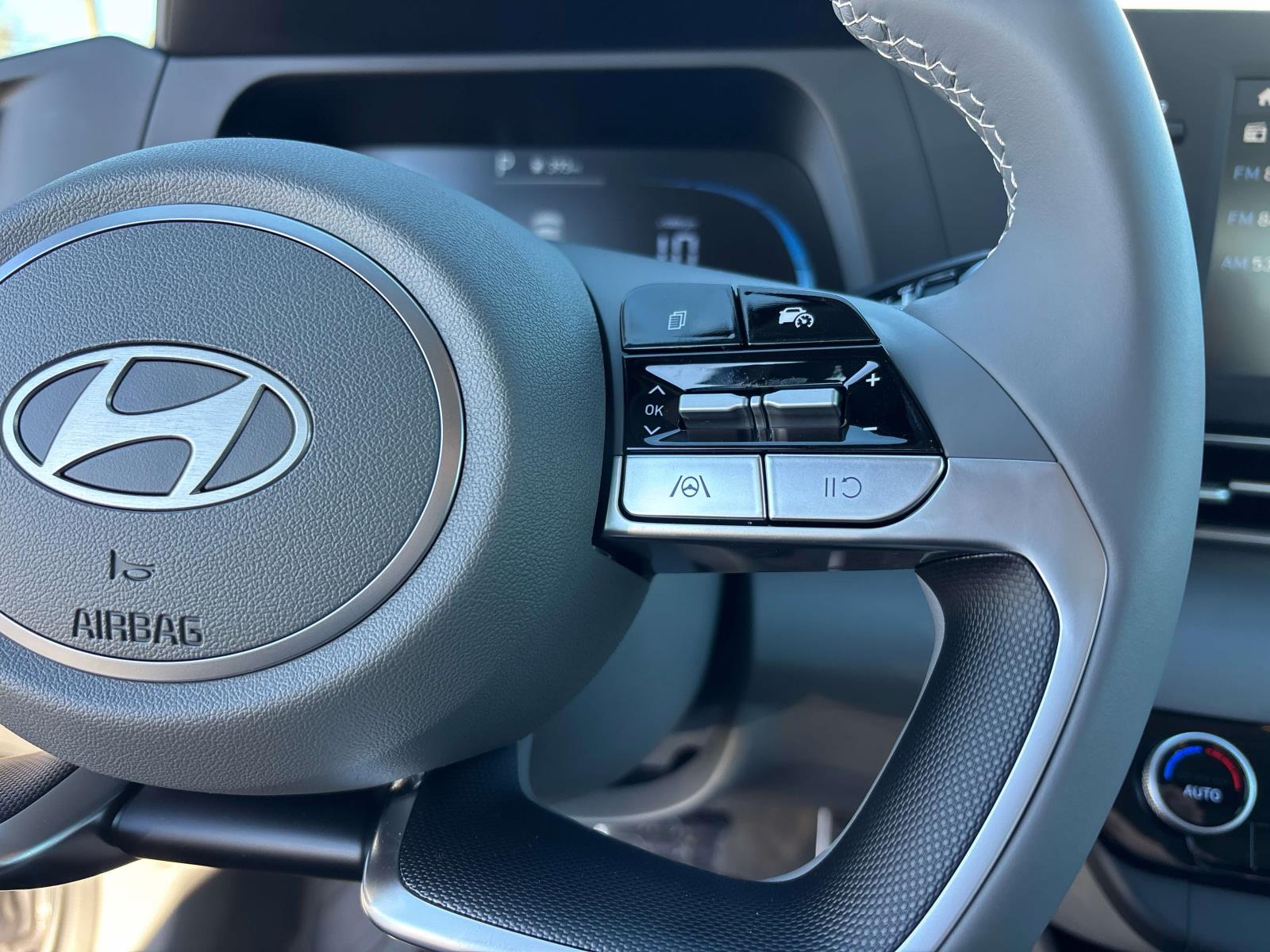 2025 Hyundai Elantra SEL - Photo 15