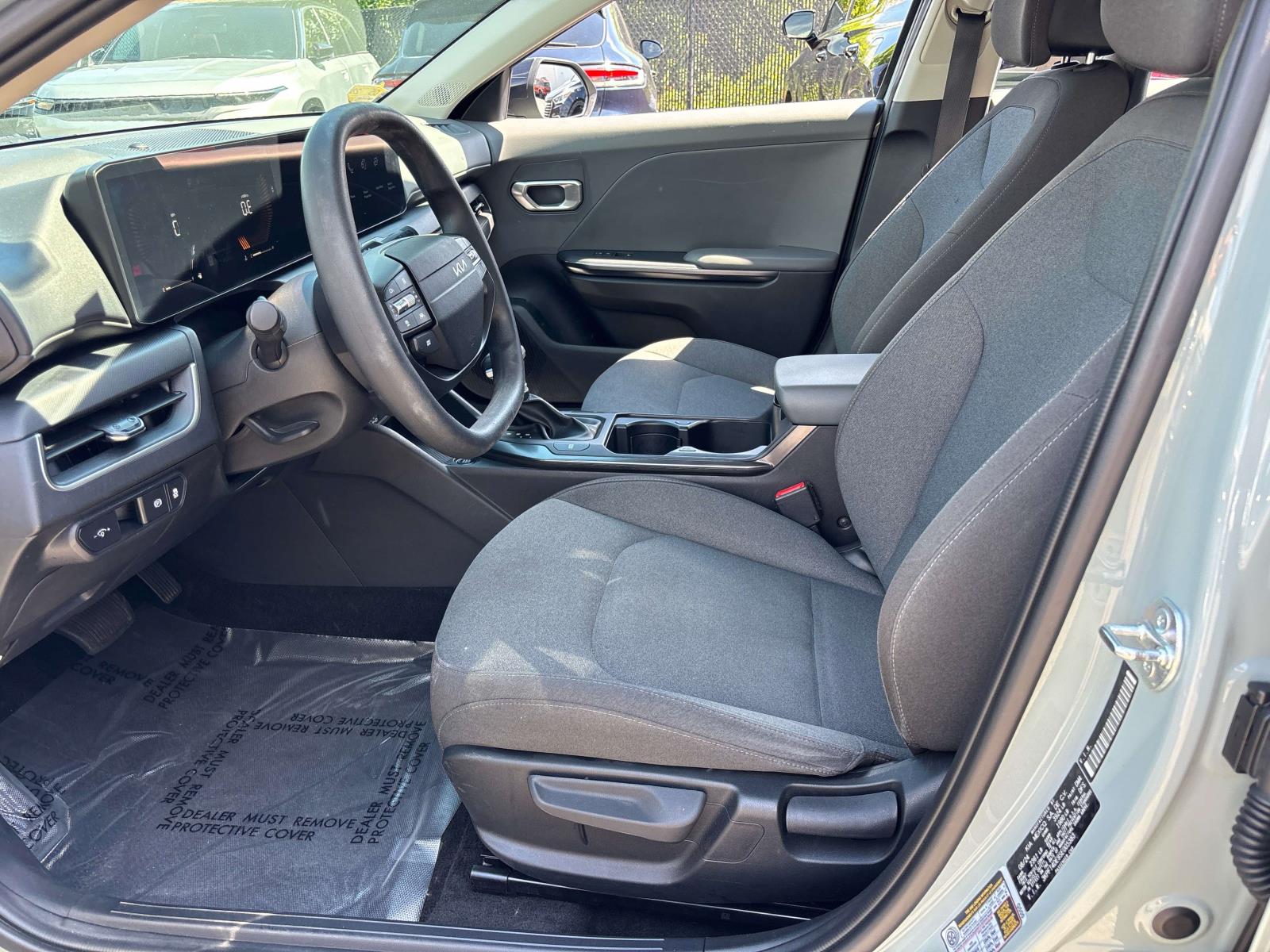 2025 Kia K4 LXS - Photo 9