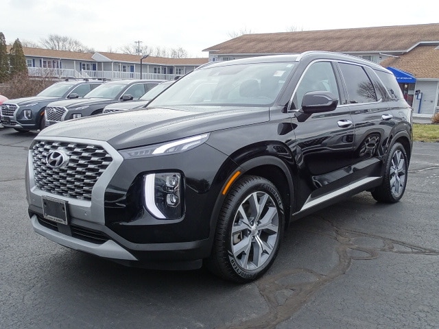 Used 2021 Hyundai Palisade SEL with VIN KM8R3DHE2MU265826 for sale in Middletown, RI