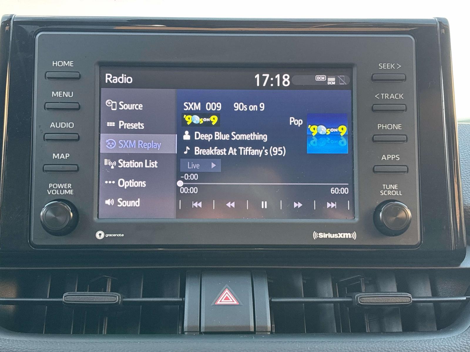 2022 Toyota RAV4 XLE - Photo 18