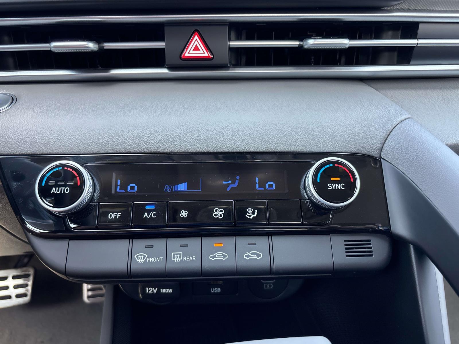 2025 Hyundai Elantra SEL - Photo 8
