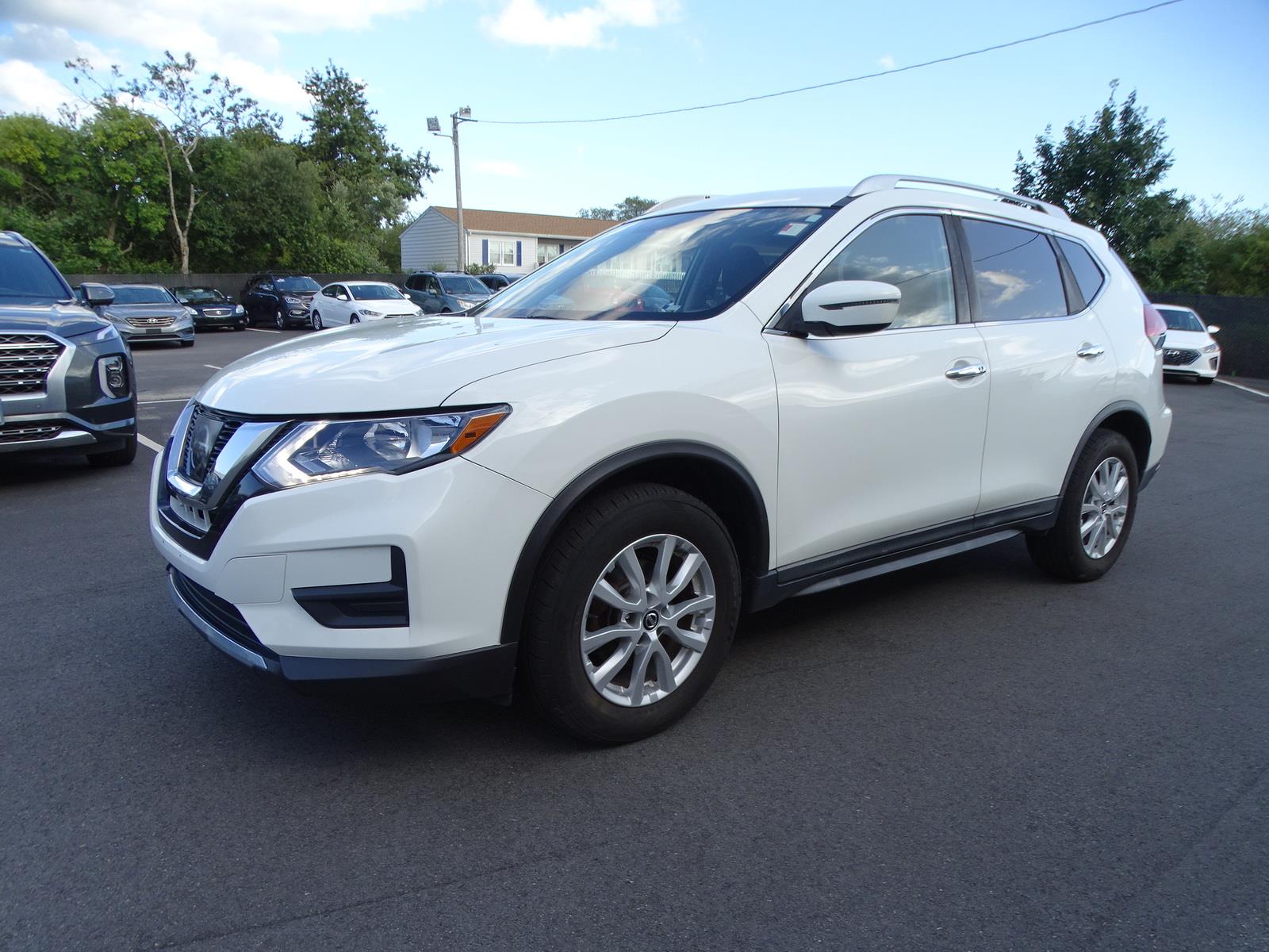 Used 2017 Nissan Rogue SV with VIN KNMAT2MT0HP601665 for sale in Middletown, RI