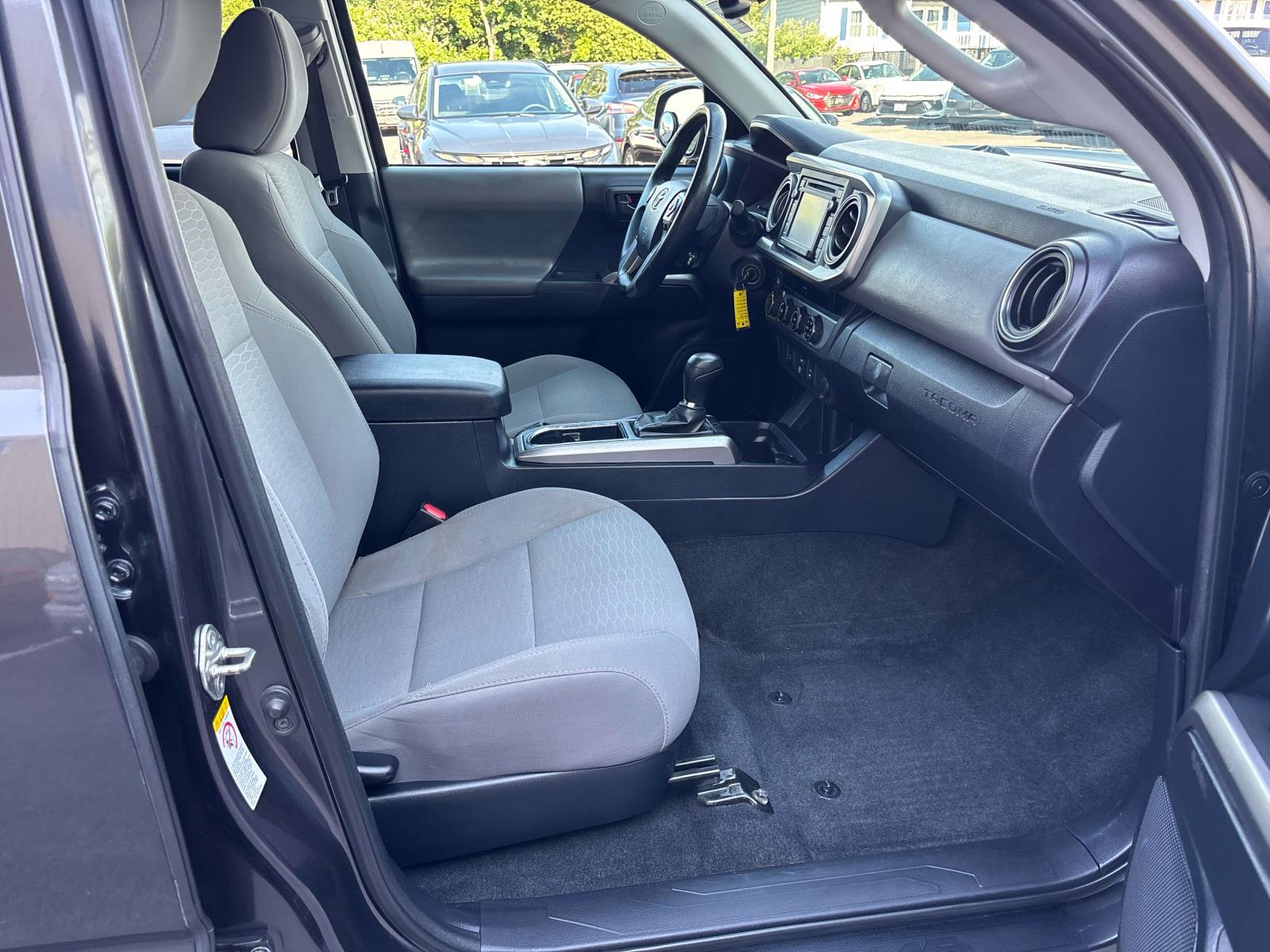 2018 Toyota Tacoma SR5 - Photo 15