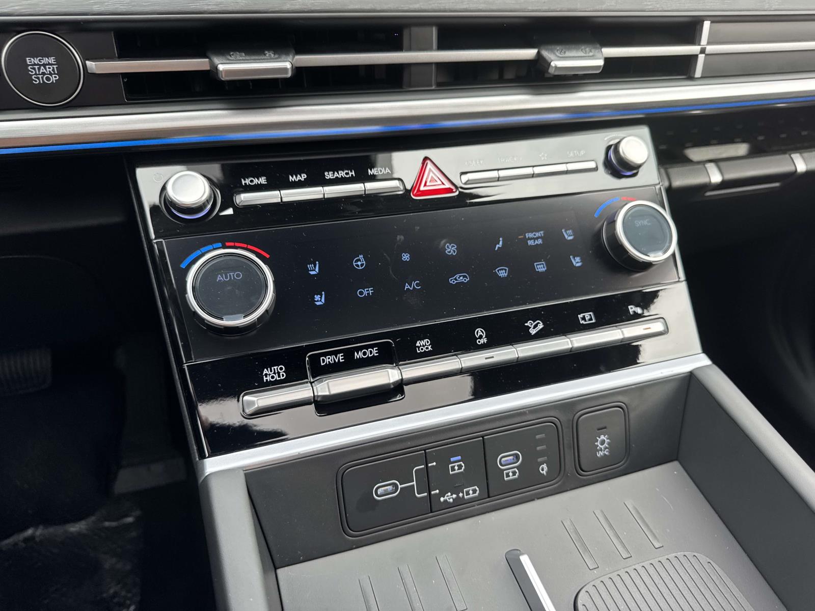 2025 Hyundai Santa Fe Limited - Photo 11