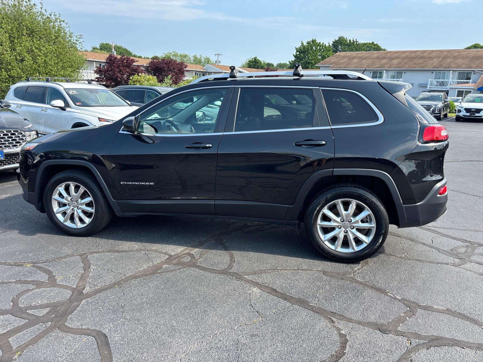 Used 2015 Jeep Cherokee Limited with VIN 1C4PJMDS2FW674171 for sale in Middletown, RI