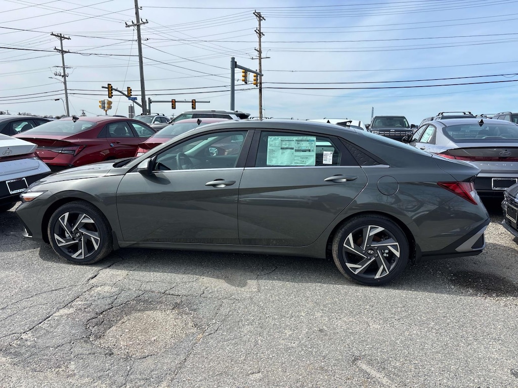 New 2026 Hyundai Elantra Hybrid Limited Car