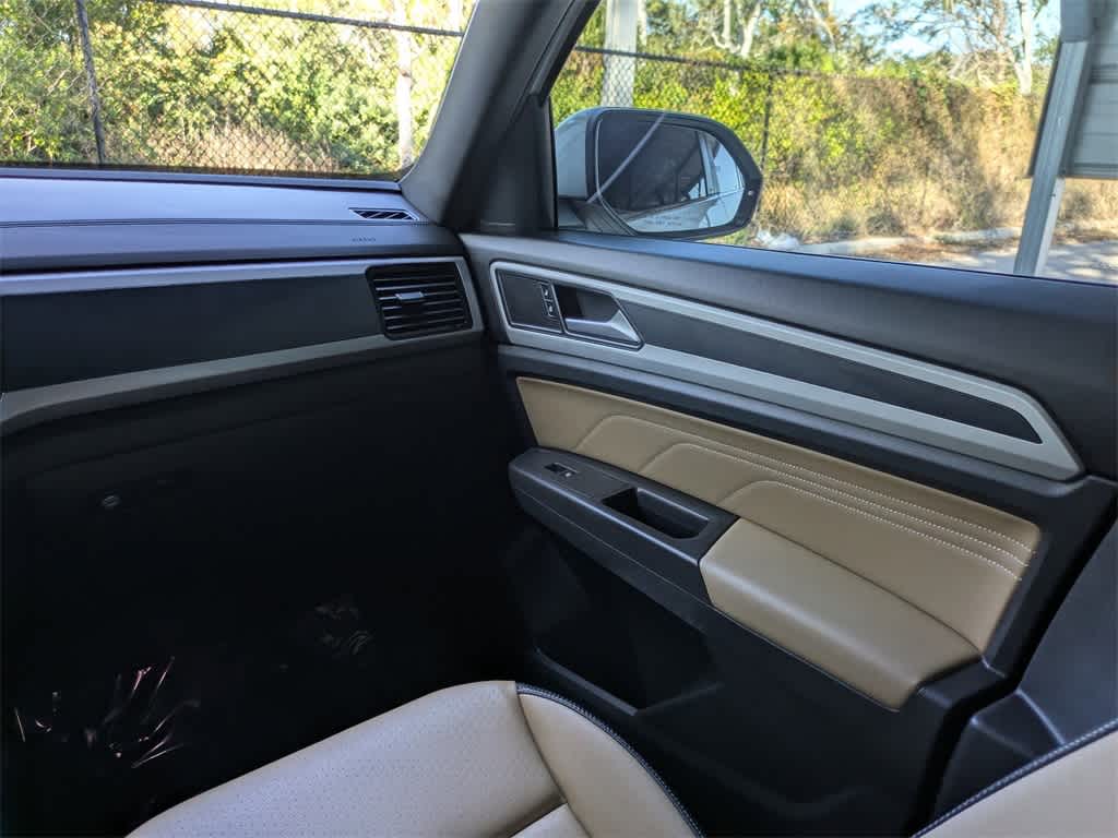 Thumbnail: 2023 Volkswagen Atlas - 22