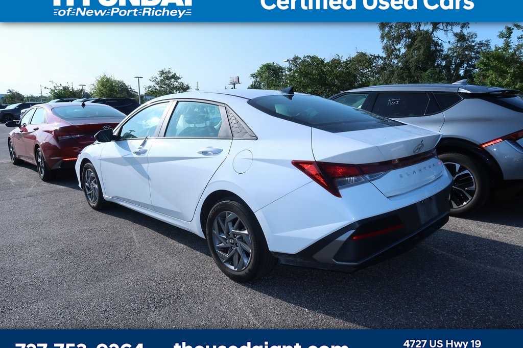 2024 Hyundai Elantra SEL 2