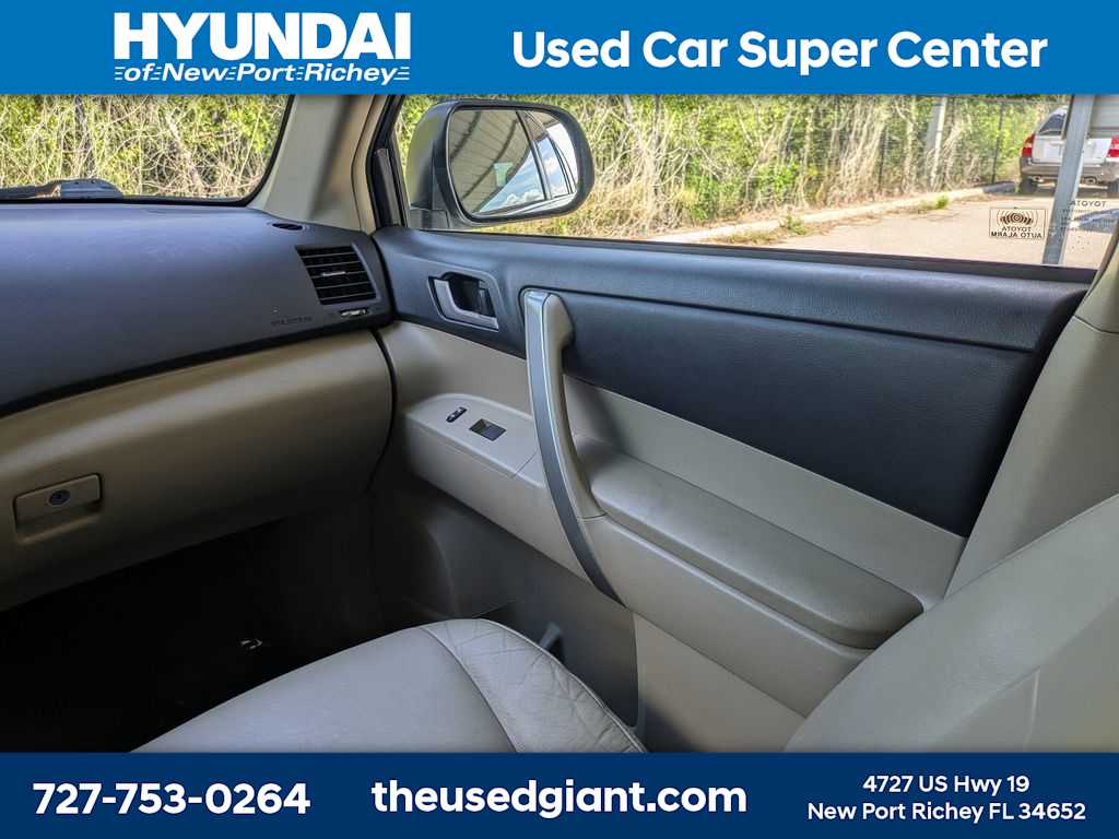 Thumbnail: 2011 Toyota Highlander - 22