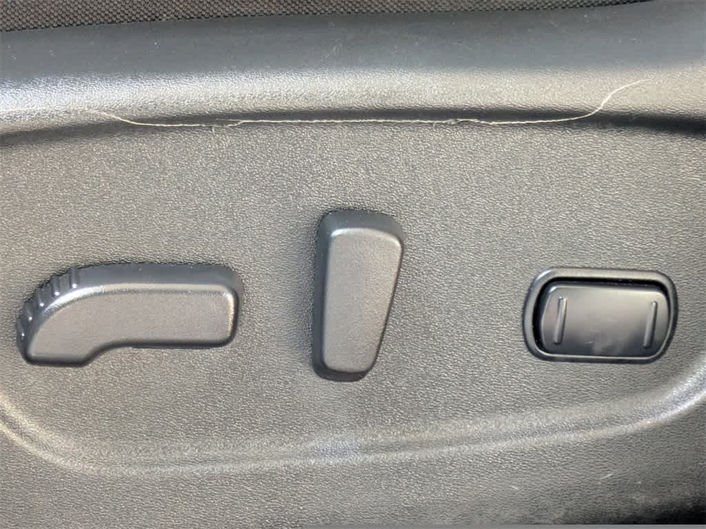 Thumbnail: 2018 Nissan Rogue - 23