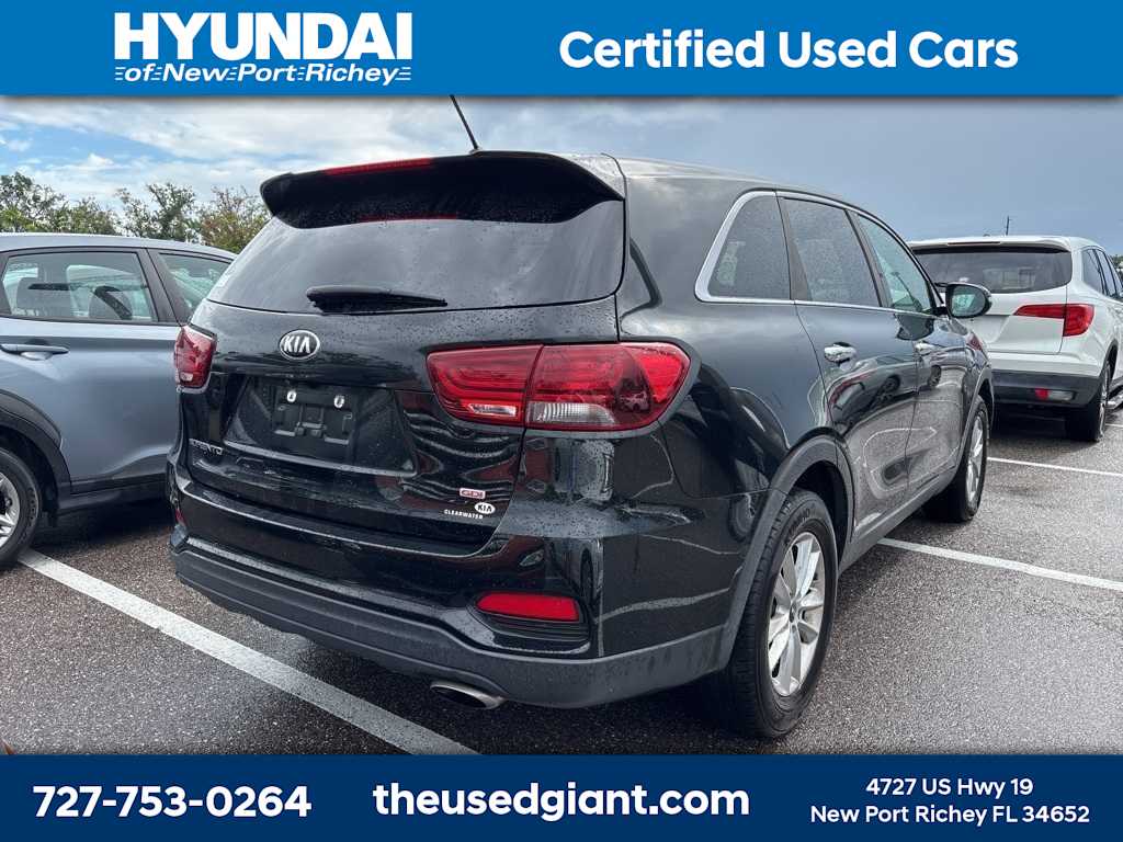 Thumbnail: 2019 Kia Sorento - 3