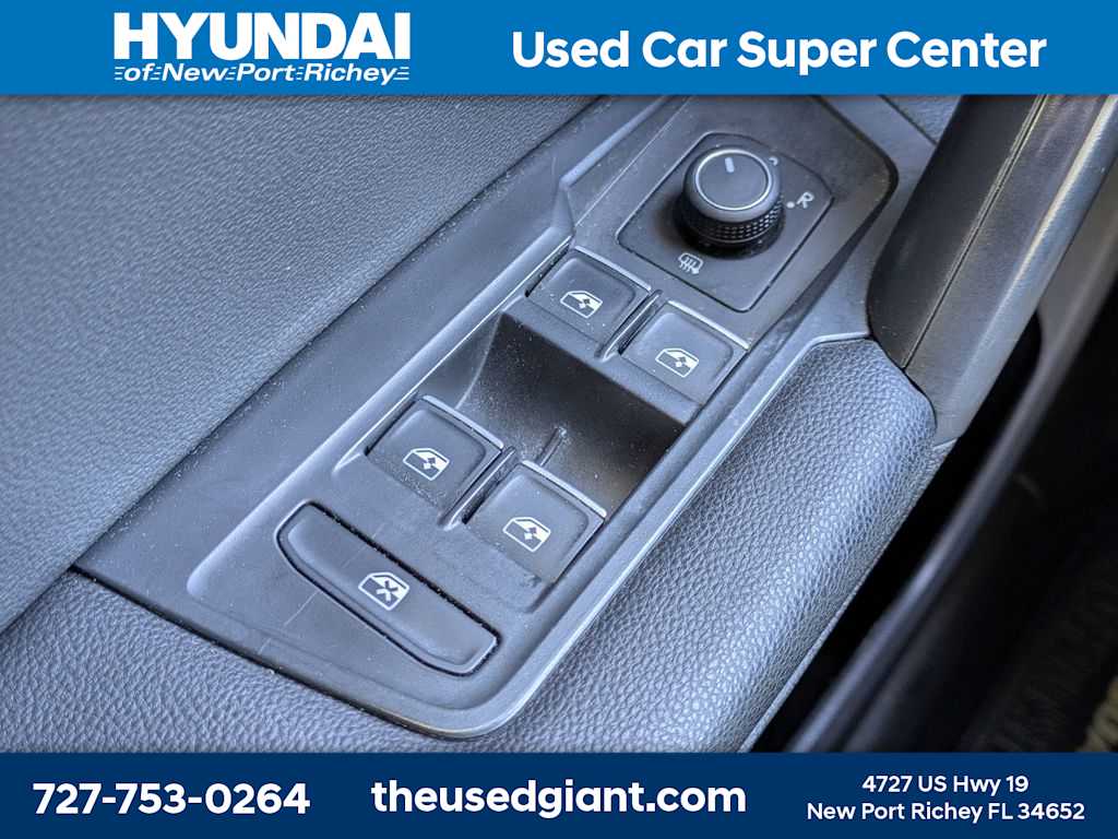 Thumbnail: 2021 Volkswagen Tiguan - 32