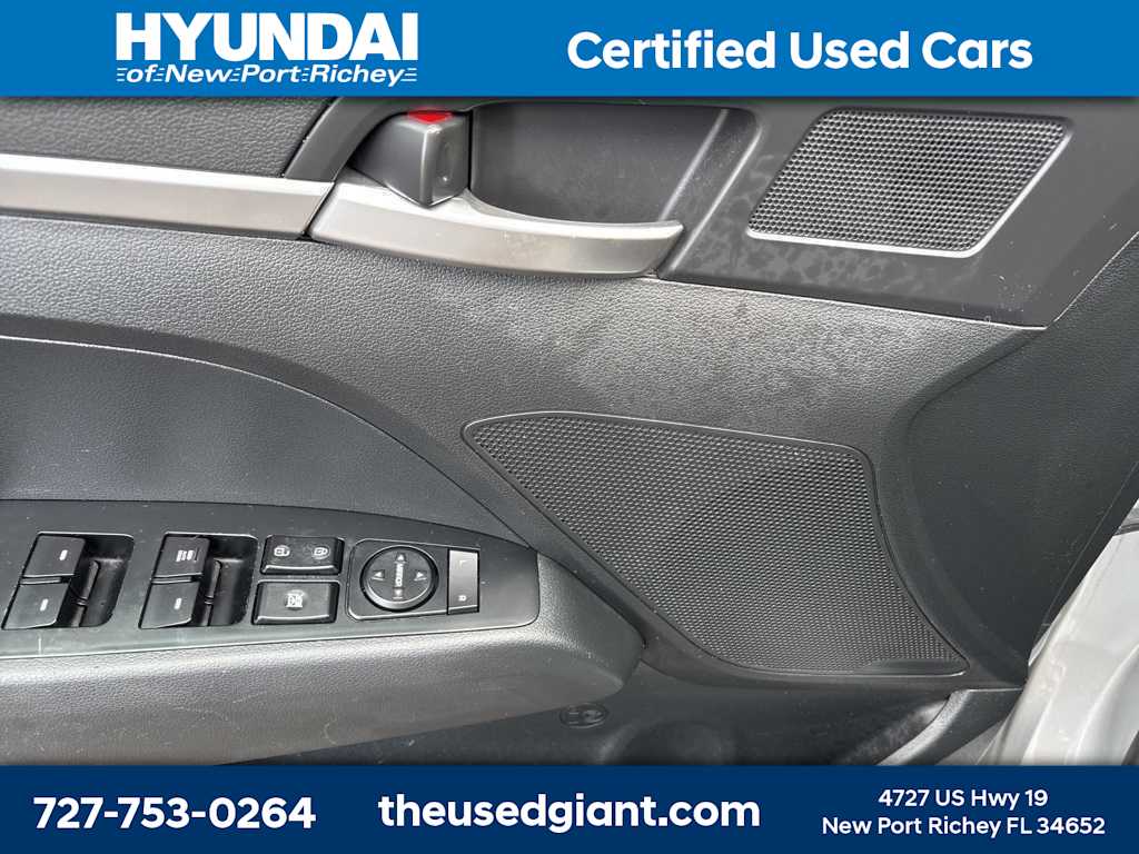 Thumbnail: 2019 Hyundai Elantra - 10
