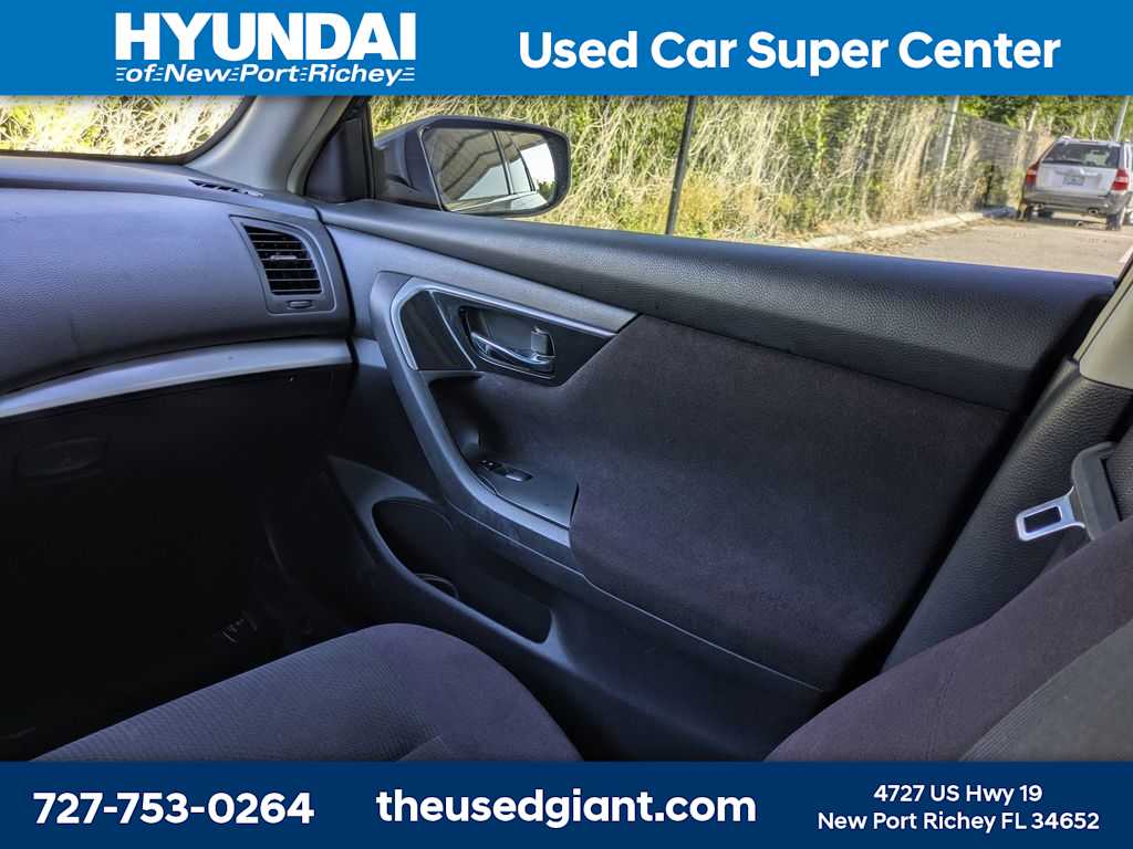 Thumbnail: 2013 Nissan Altima - 16