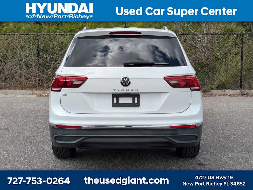 Thumbnail: 2022 Volkswagen Tiguan - 4