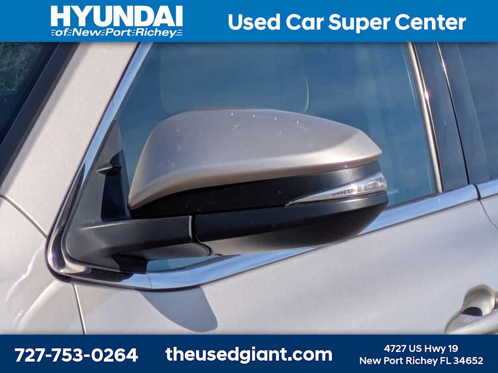 Thumbnail: 2016 Toyota Highlander - 11