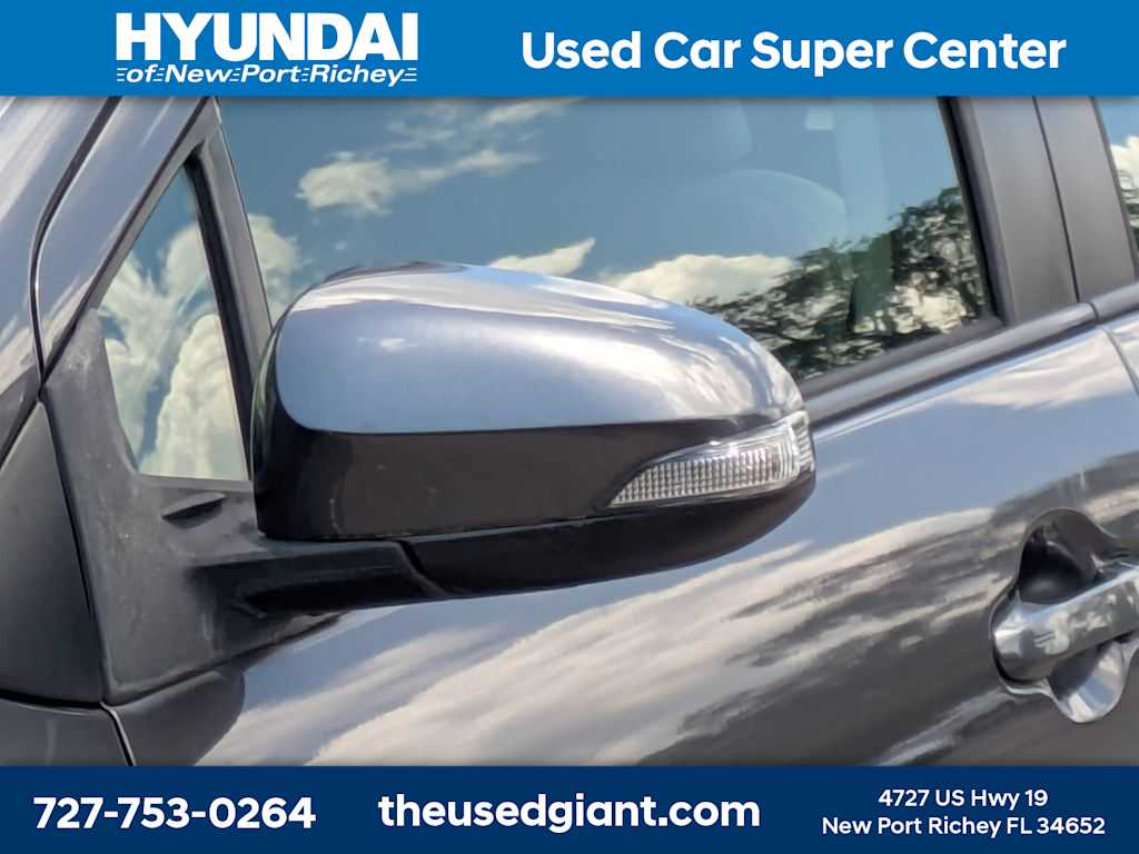 Thumbnail: 2012 Toyota Prius c - 11