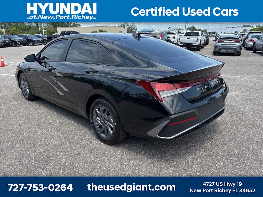 2024 Hyundai Elantra SEL 3
