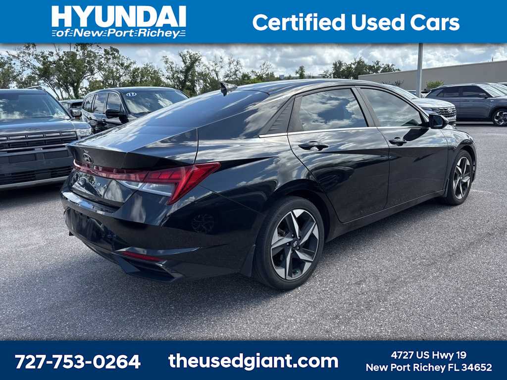 Thumbnail: 2022 Hyundai Elantra - 3