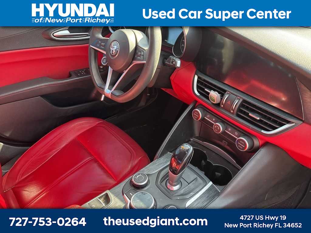 Thumbnail: 2019 Alfa Romeo Giulia - 6