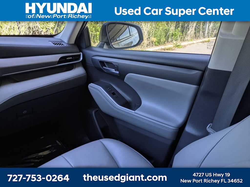 Thumbnail: 2020 Toyota Highlander - 23