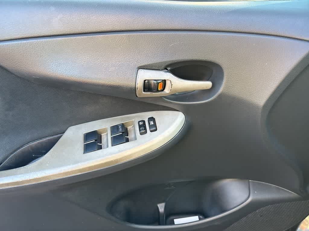 Thumbnail: 2010 Toyota Corolla - 10