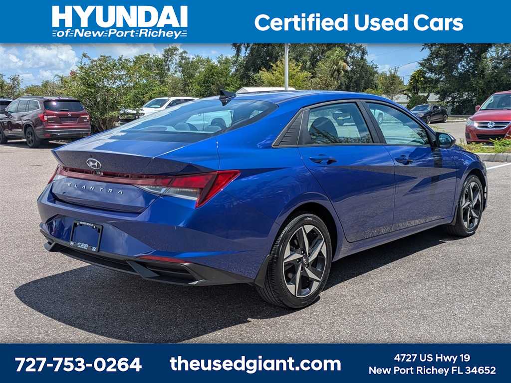 Thumbnail: 2023 Hyundai Elantra - 4